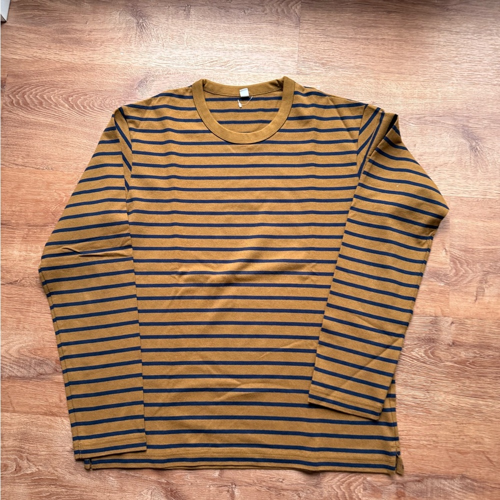 Uniqlo Men's Mustard and Black Striped Long-Sleeve Crewneck